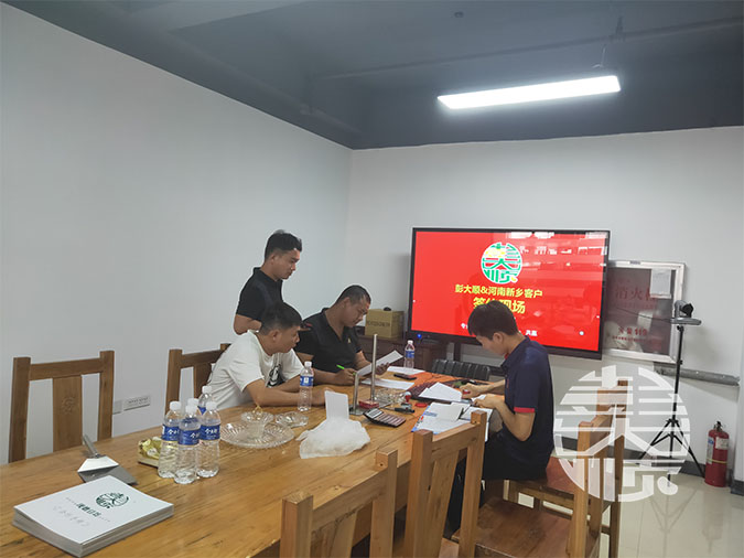 新鄉客戶改行做豆制品，訂購一套全自動豆腐機