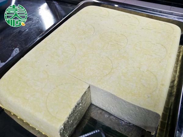 彭大順現(xiàn)磨豆腐坊現(xiàn)做的鹵水老豆腐