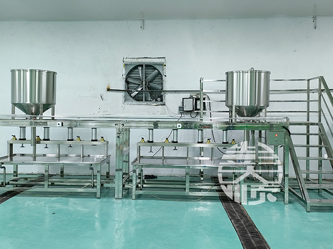 河南雙聯(lián)磨豆腐機生產(chǎn)線安裝調(diào)試現(xiàn)場