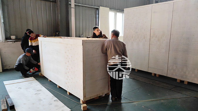 俄羅斯豆腐機(jī)生產(chǎn)線設(shè)備打木箱